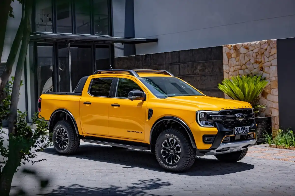 2025 ford ranger driving comparison