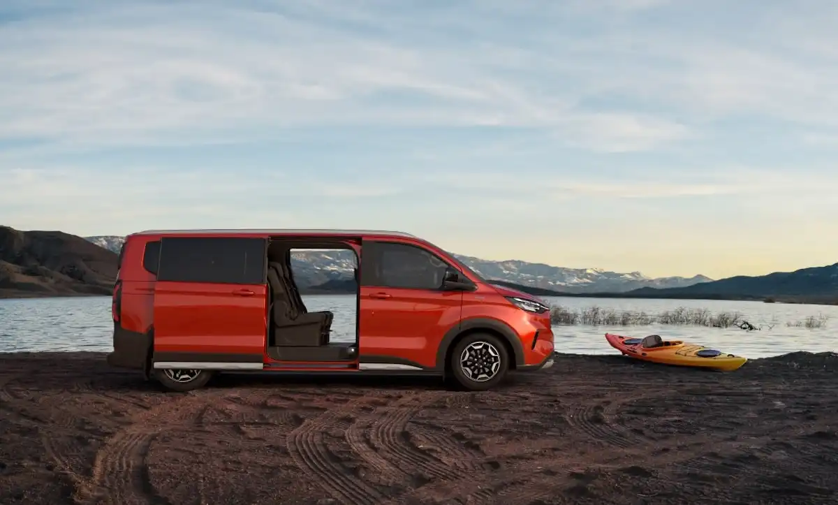 2025 ford tourneo doors