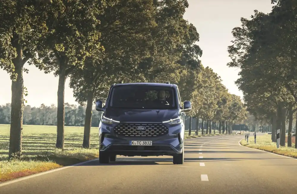 2025 ford tourneo grille