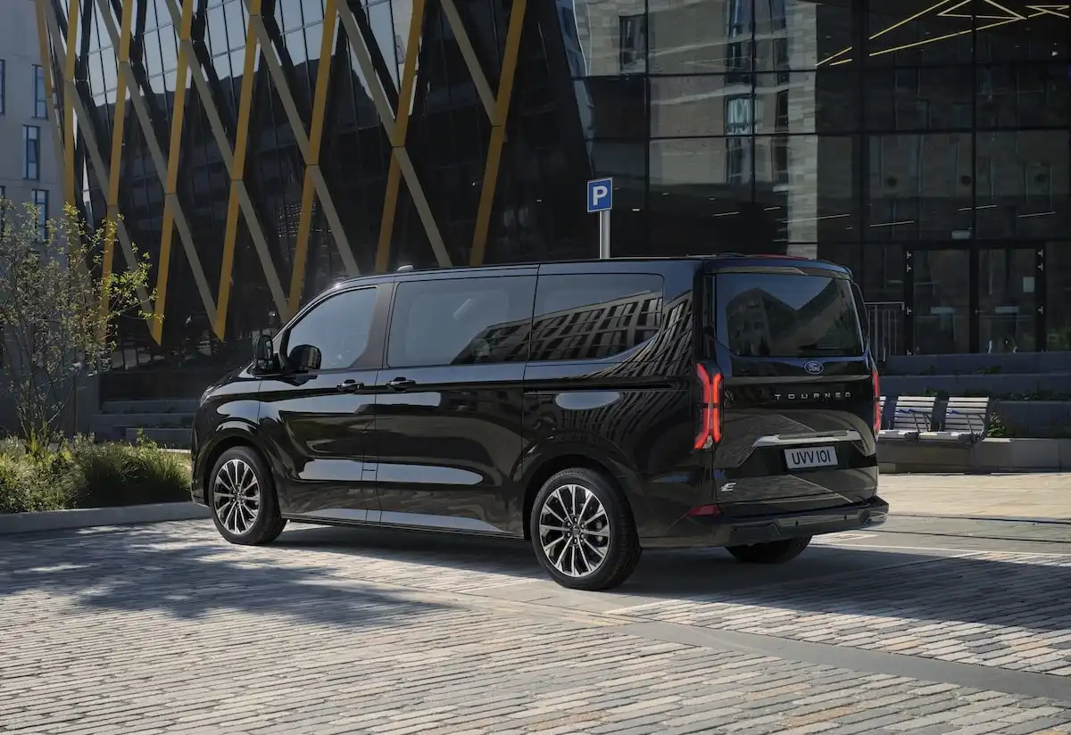 2025 ford tourneo rear