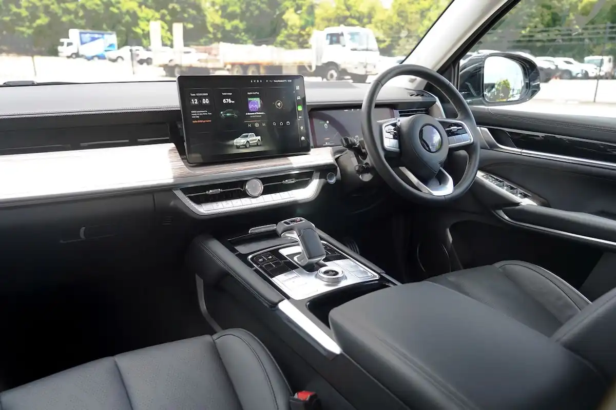 2025 gwm cannon alpha ultra hybrid driver seat