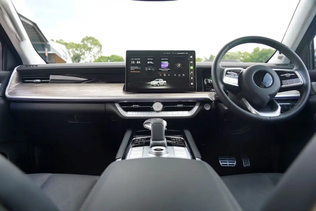 2025 gwm cannon alpha ultra hybrid front seats