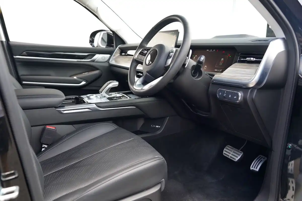 2025 gwm cannon alpha ultra hybrid seats