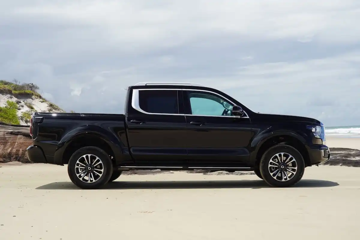 2025 gwm cannon alpha ultra hybrid side view