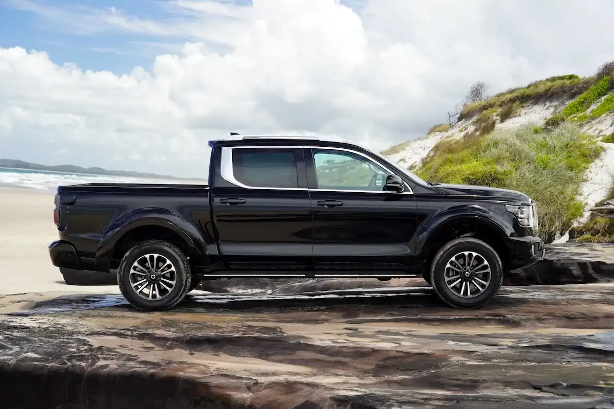 2025 gwm cannon alpha ultra hybrid side
