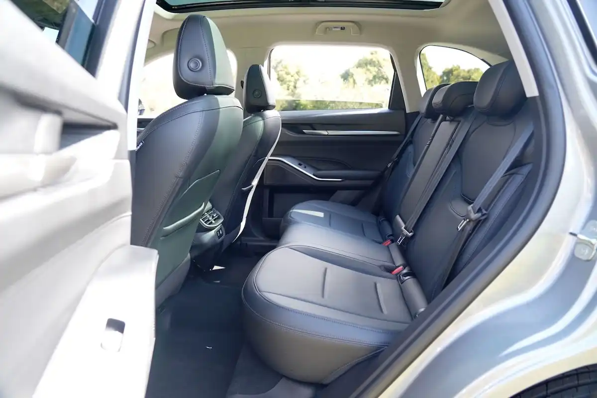 2025 gwm haval h6 ultra hybrid rear seats side view