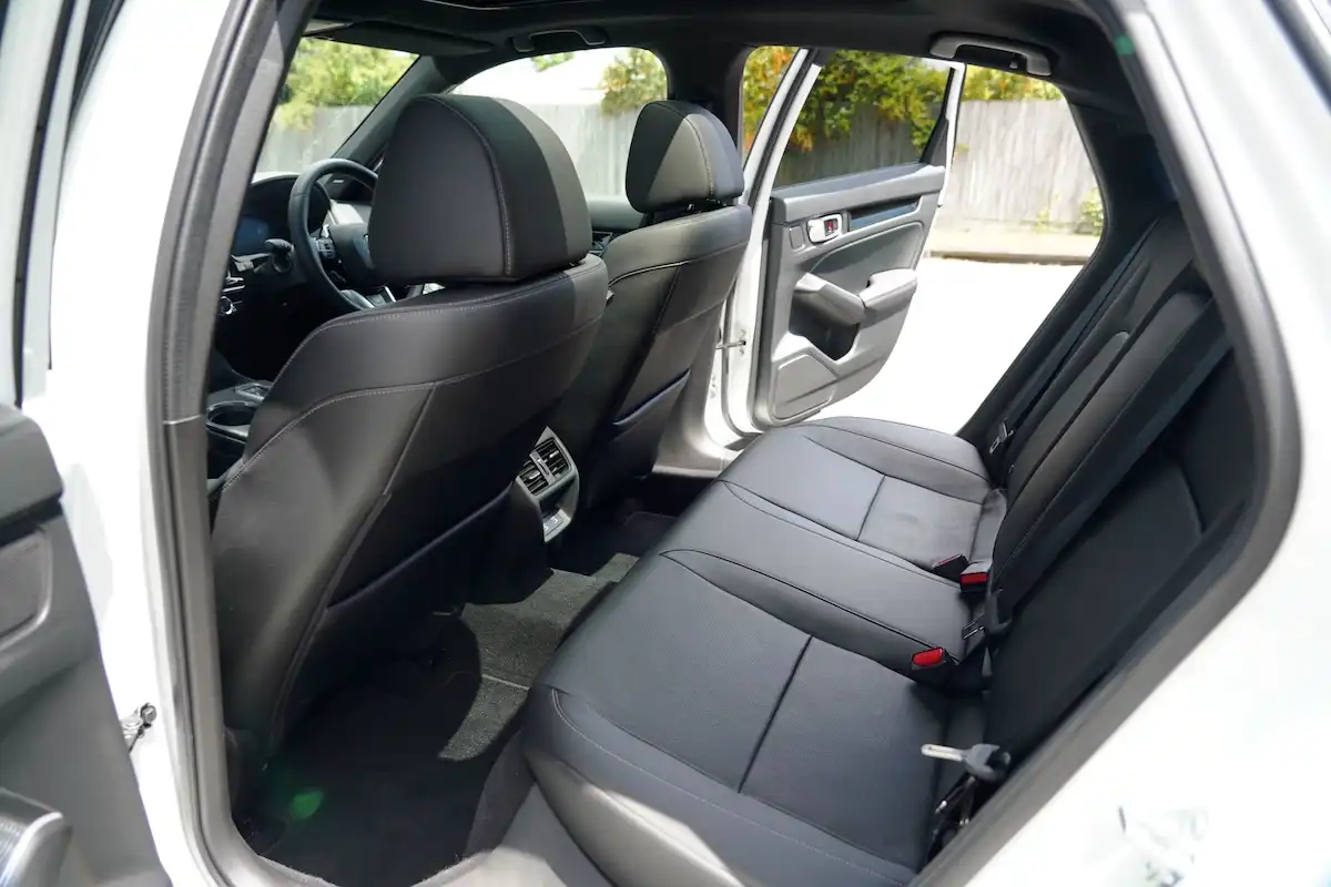 2025 honda civic e:hev lx rear seats side view