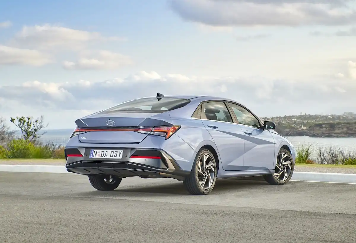 2025 hyundai i30 sedan p-plater
