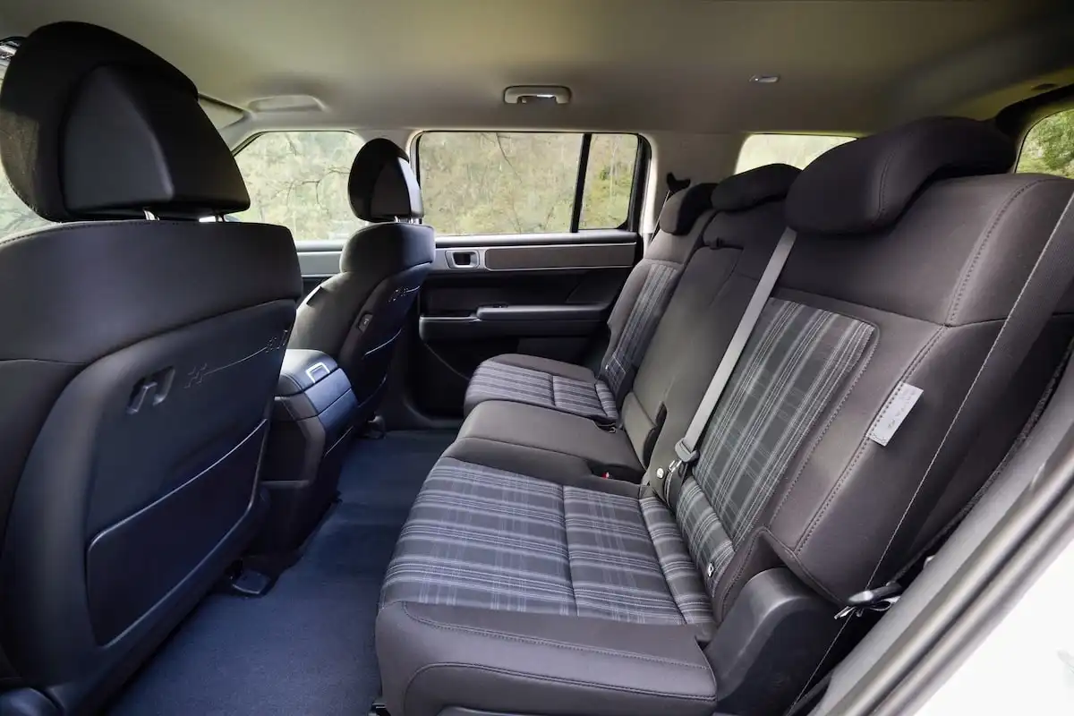 2025 hyundai santa fe second row seats