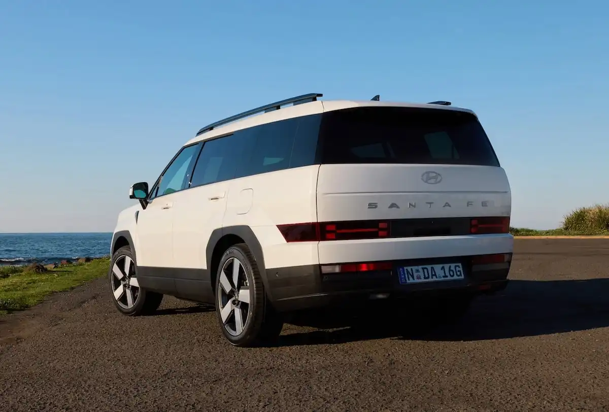 2025 hyundai santa fe tailgate