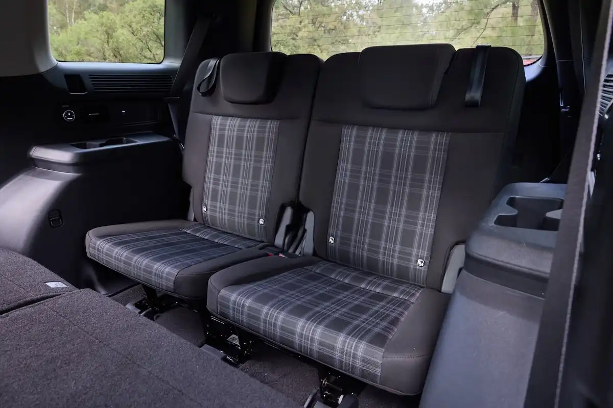 2025 hyundai santa fe third row seats