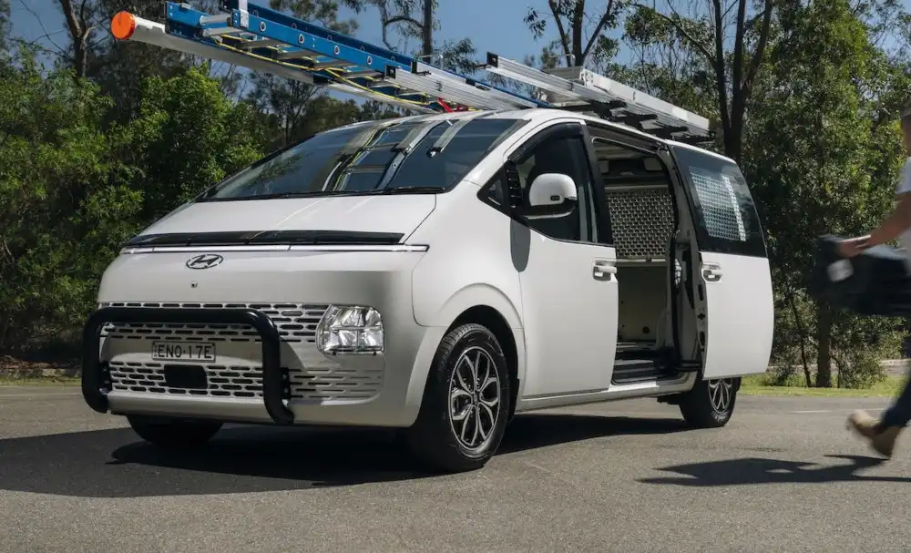 2025 hyundai staria and staria load
