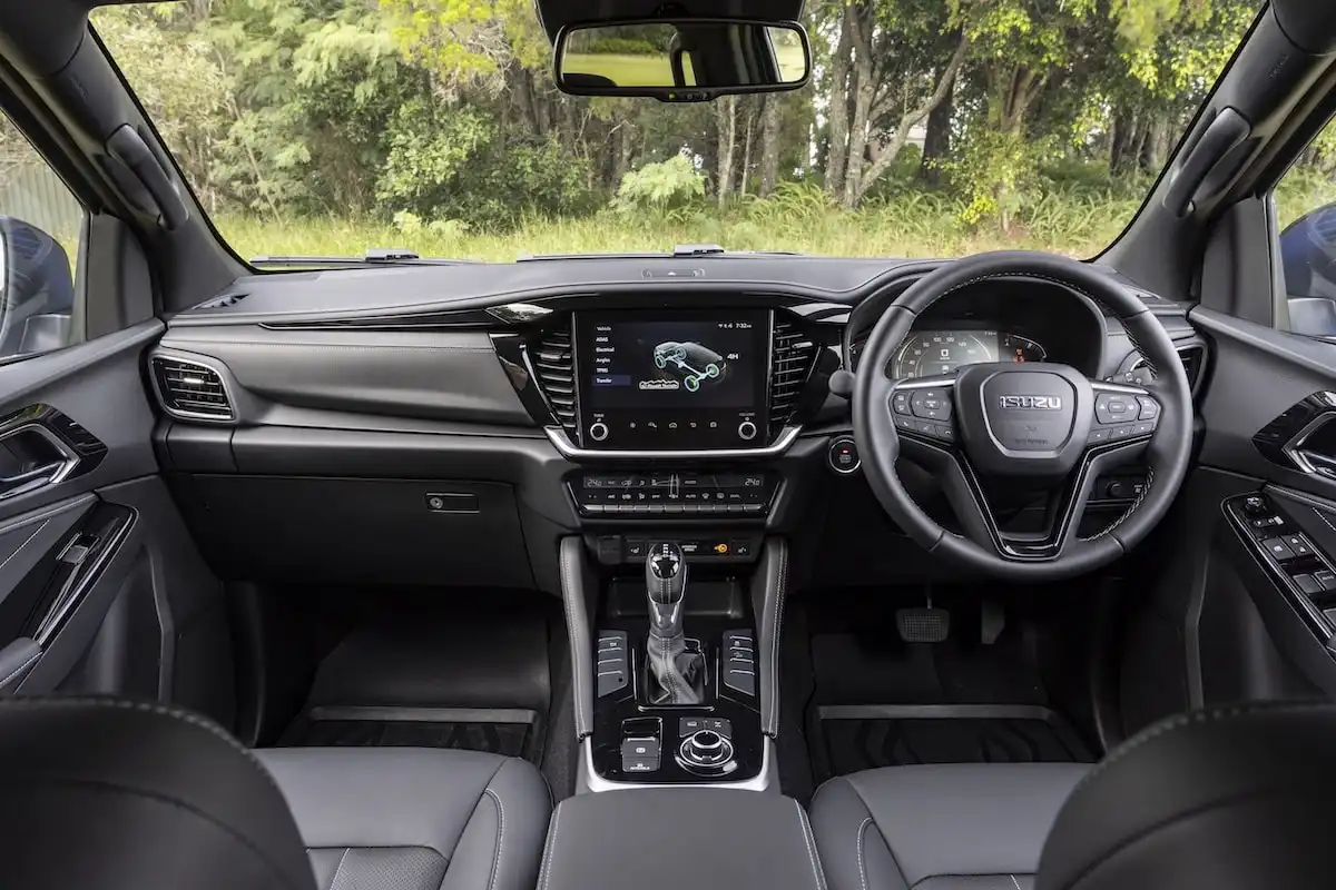 2025 isuzu mu-x connectivity