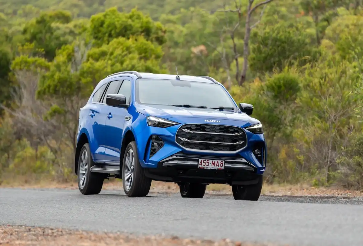 2025 isuzu mu-x front