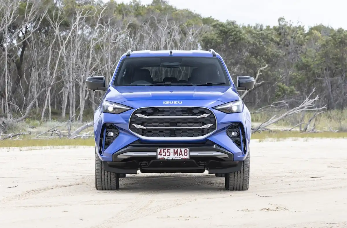 2025 isuzu mu-x grille