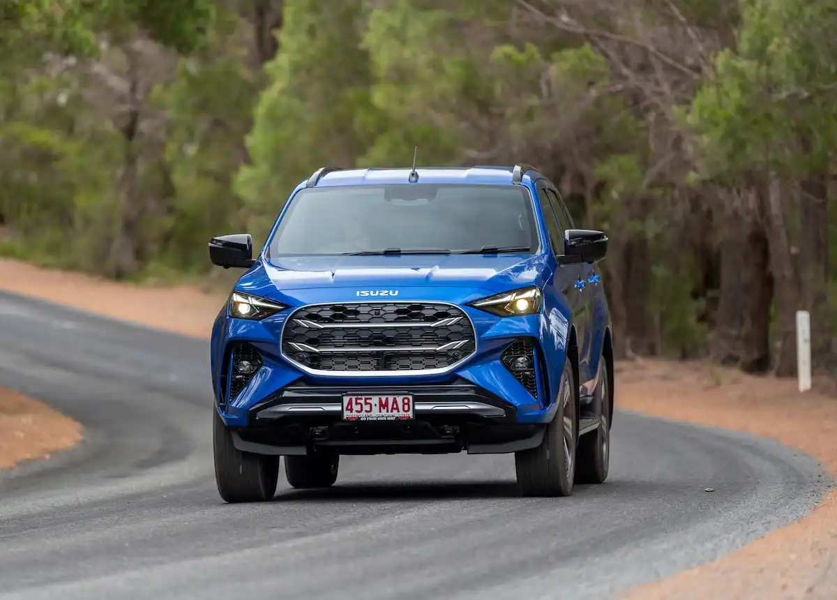2025 isuzu mu-x headlights