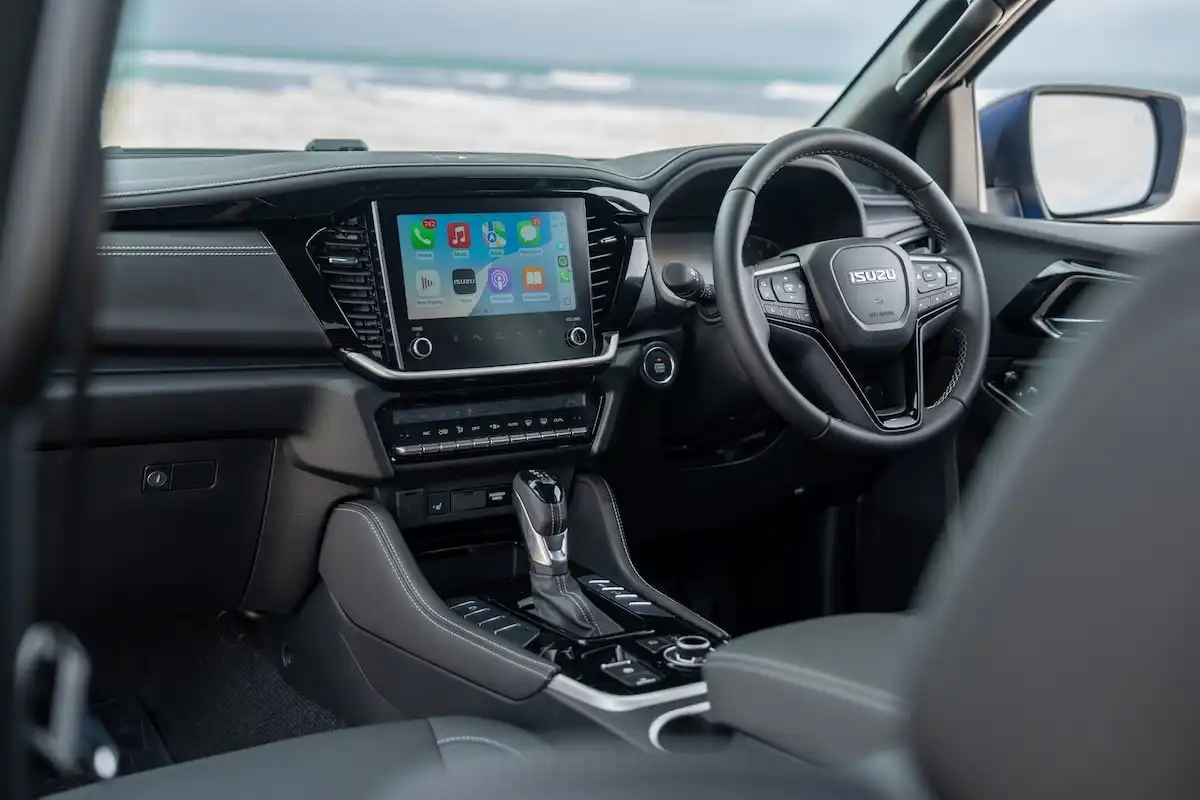 2025 isuzu mu-x infotainment system