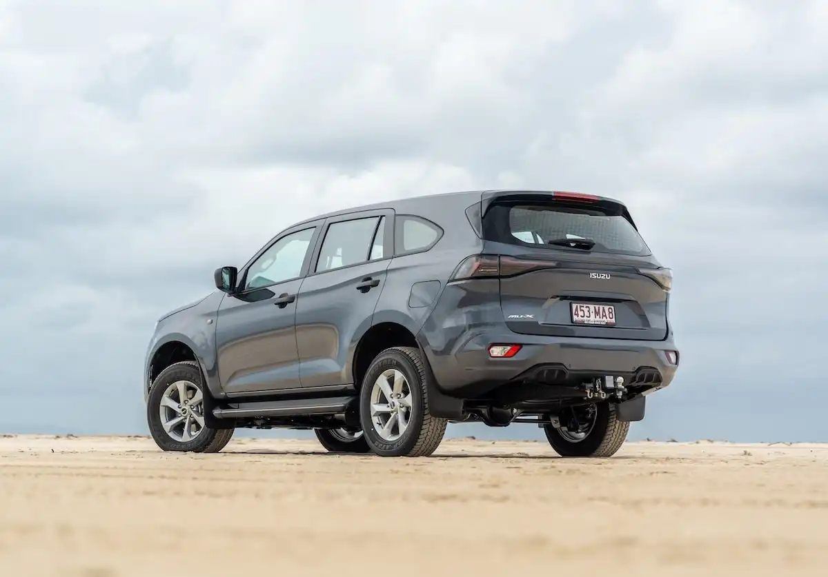 2025 isuzu mu-x rear