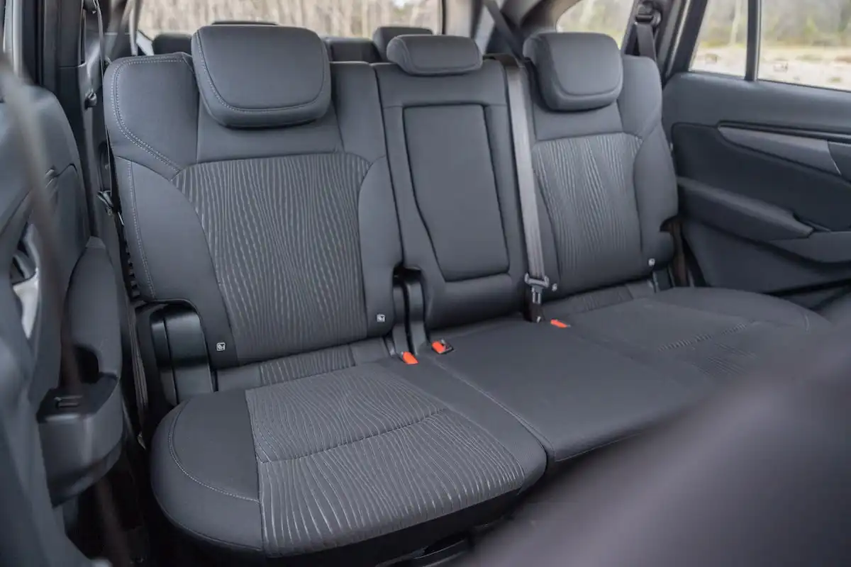 2025 isuzu mu-x rearsecond row seats