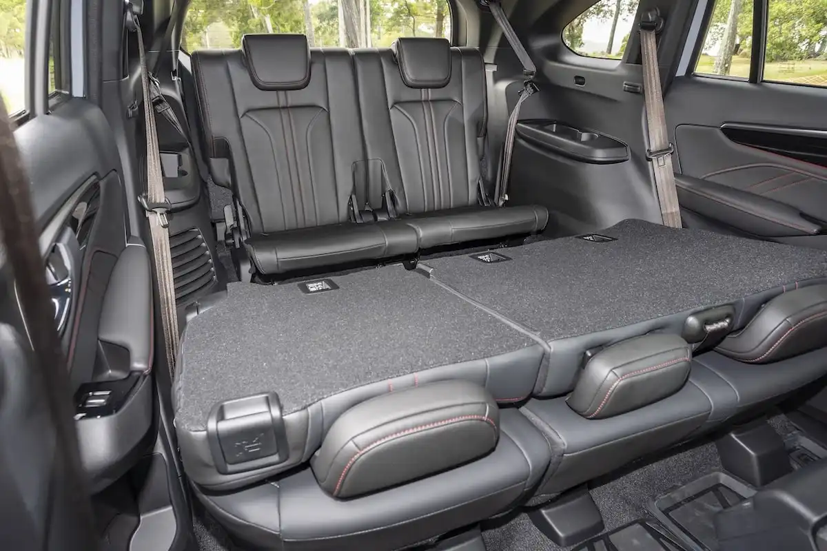 2025 isuzu mu-x third row seats