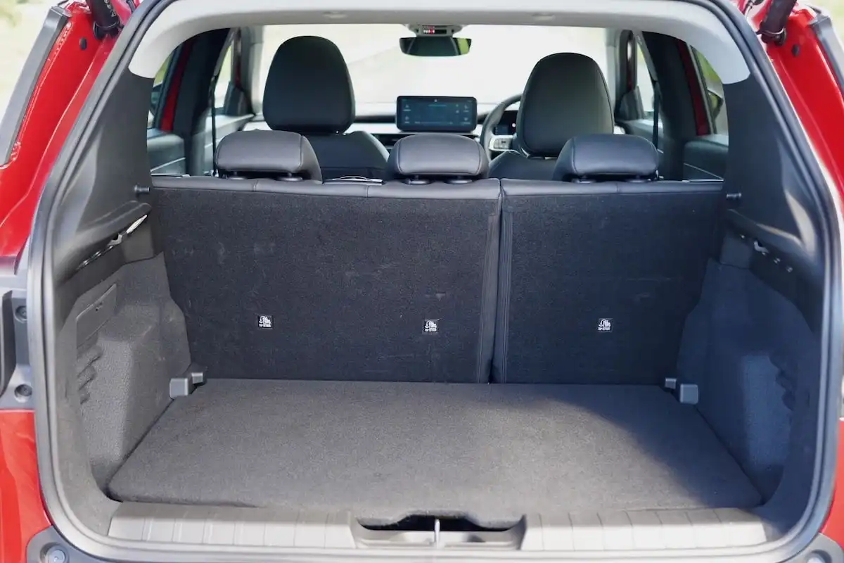 2025 jeep avenger summit boot