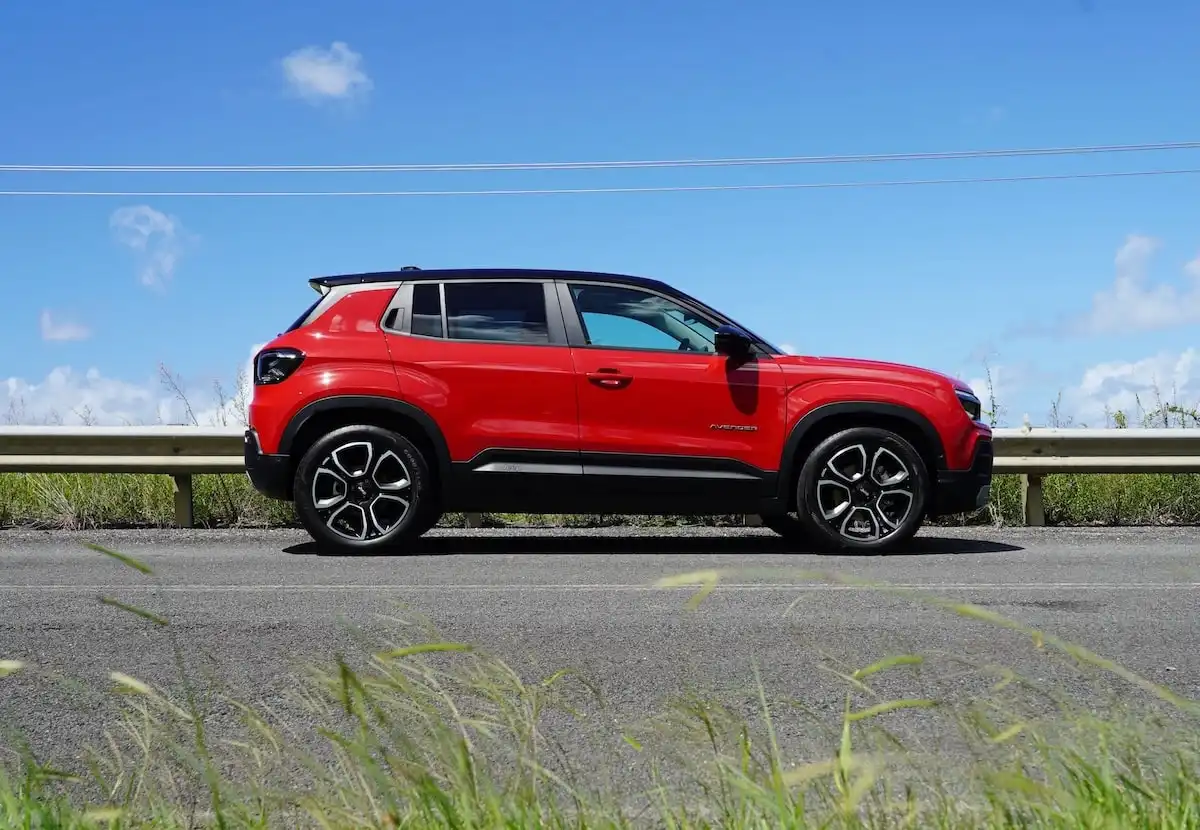 2025 jeep avenger summit doors