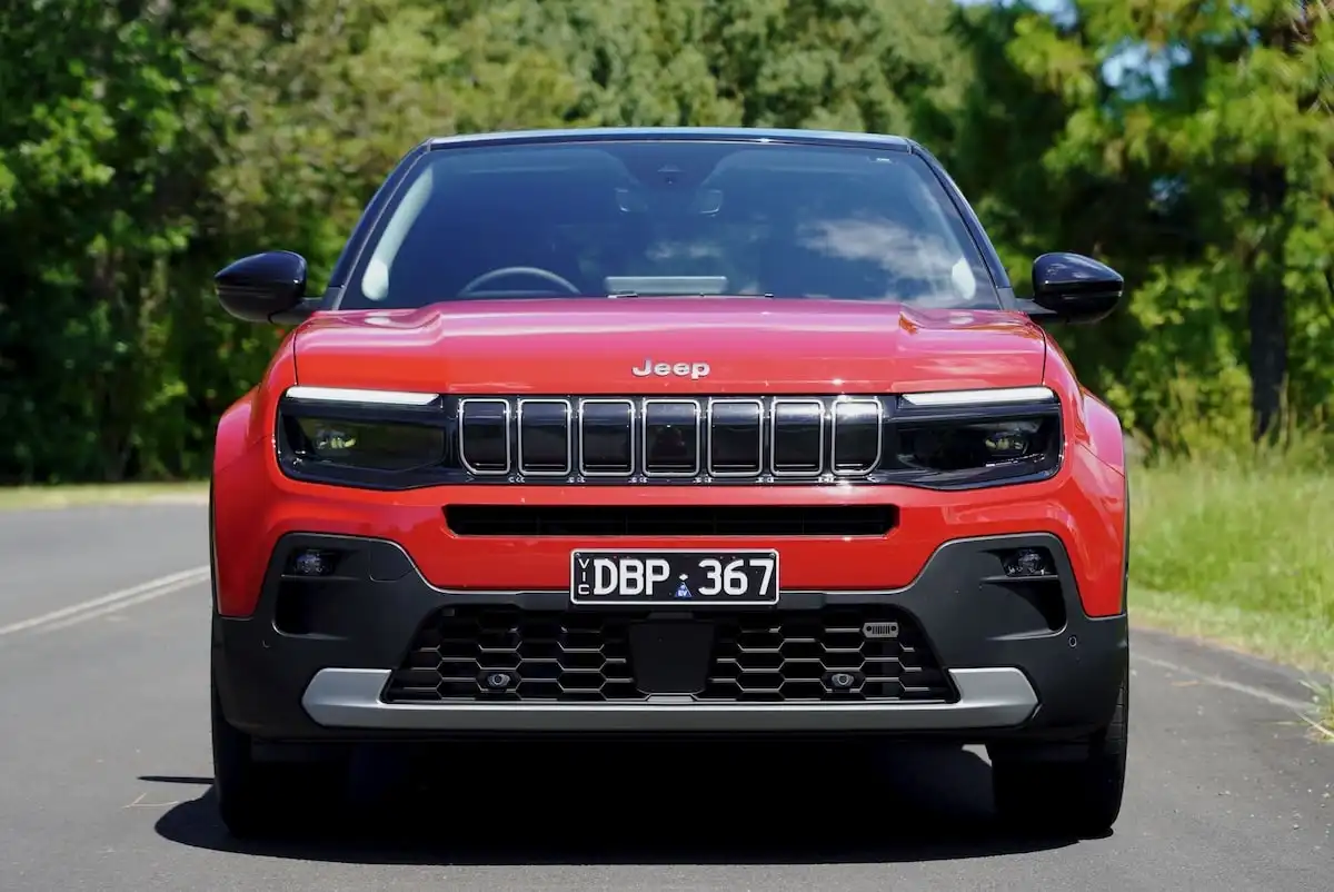 2025 jeep avenger summit grille