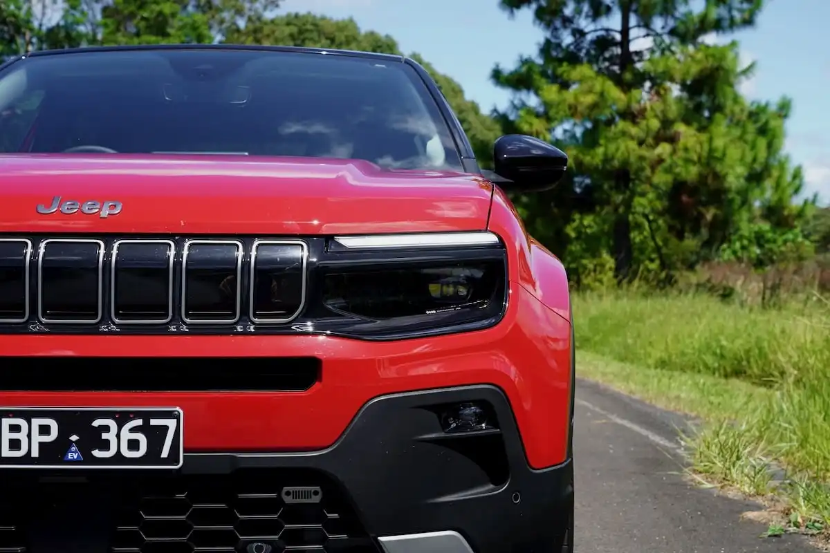 2025 jeep avenger summit headlight