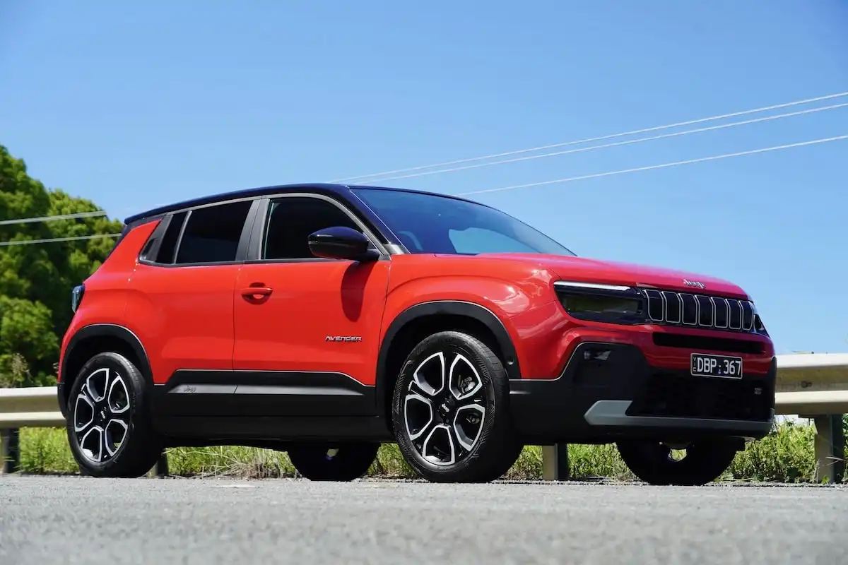 2025 jeep avenger summit headlights
