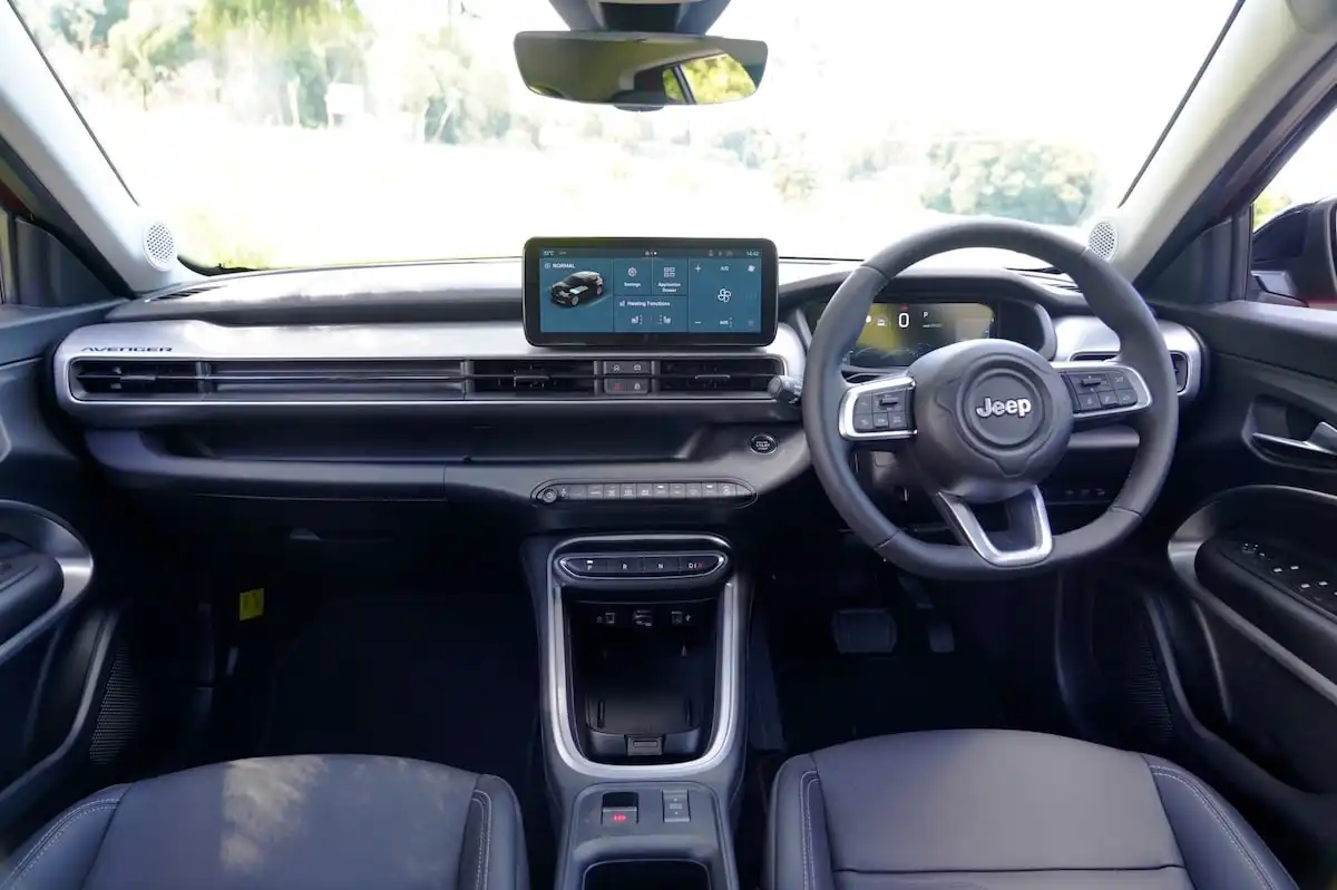 2025 jeep avenger summit interior