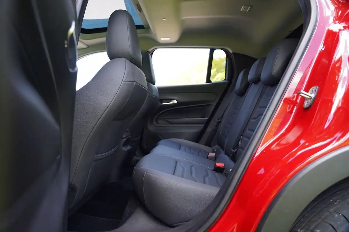 2025 jeep avenger summit rear seats side view