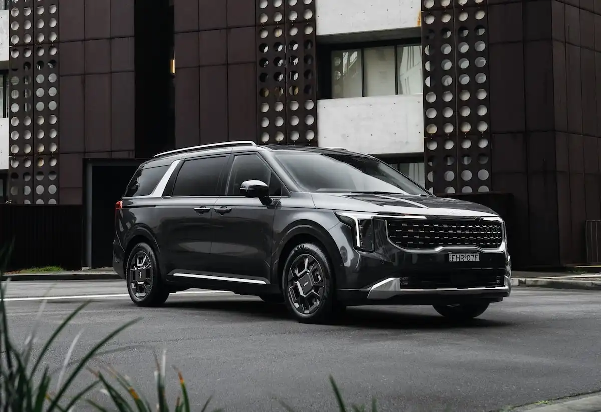 2025 kia carnival cheapest people mover