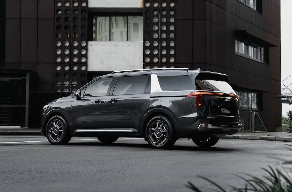 2025 kia carnival gt-line hev