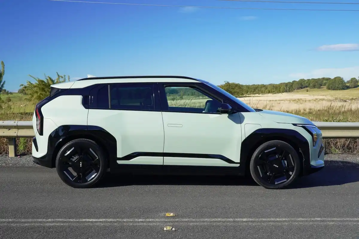 2025 kia ev3 gt-line long range side