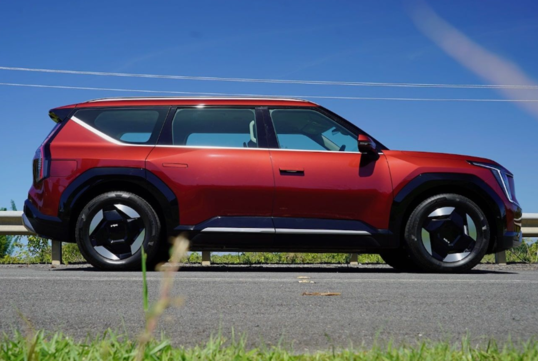 2025 kia ev9 earth right side