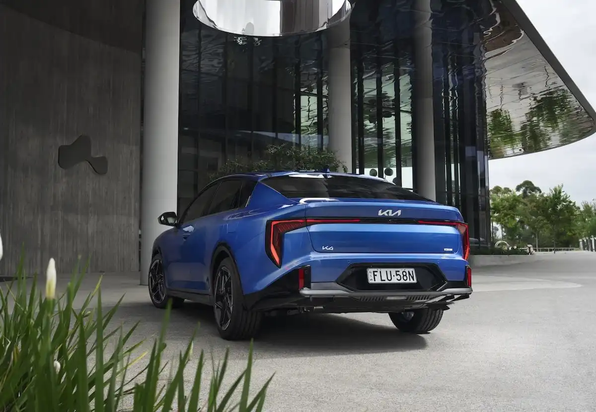 2025 kia k4 back