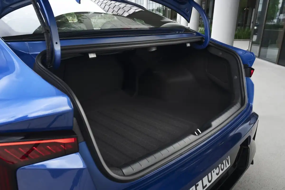 2025 kia k4 boot