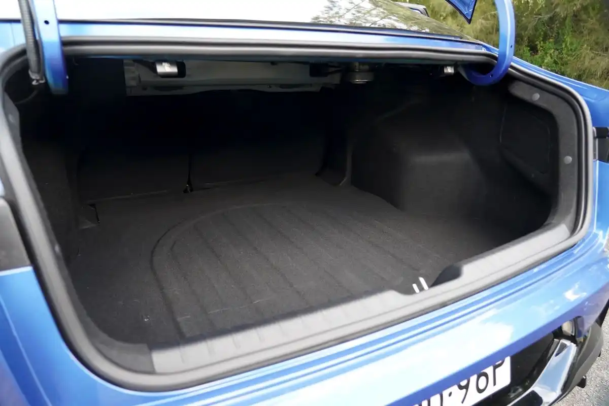 2025 kia k4 gt-line boot