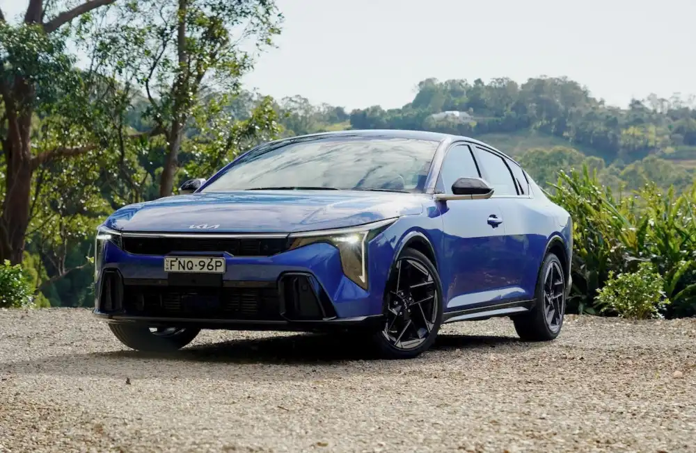 2025 kia k4 gt-line headlights