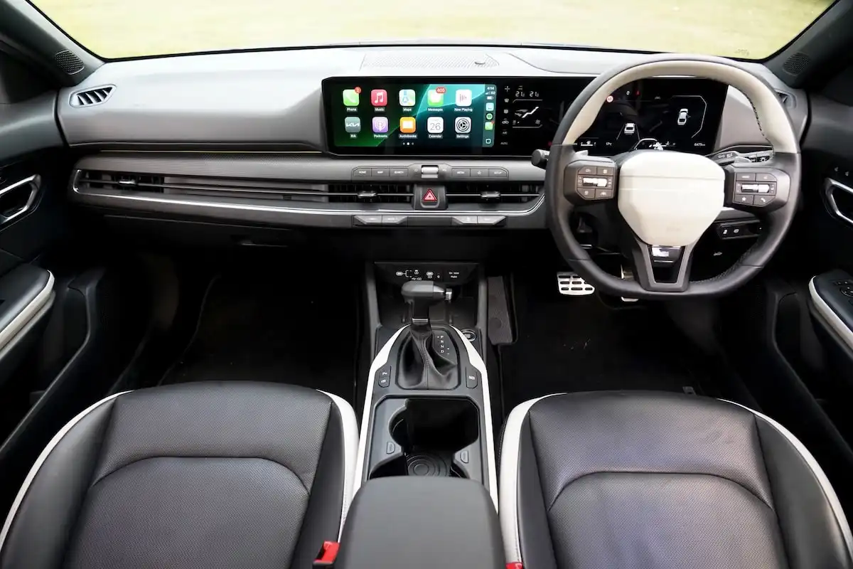 2025 kia k4 gt-line interior front