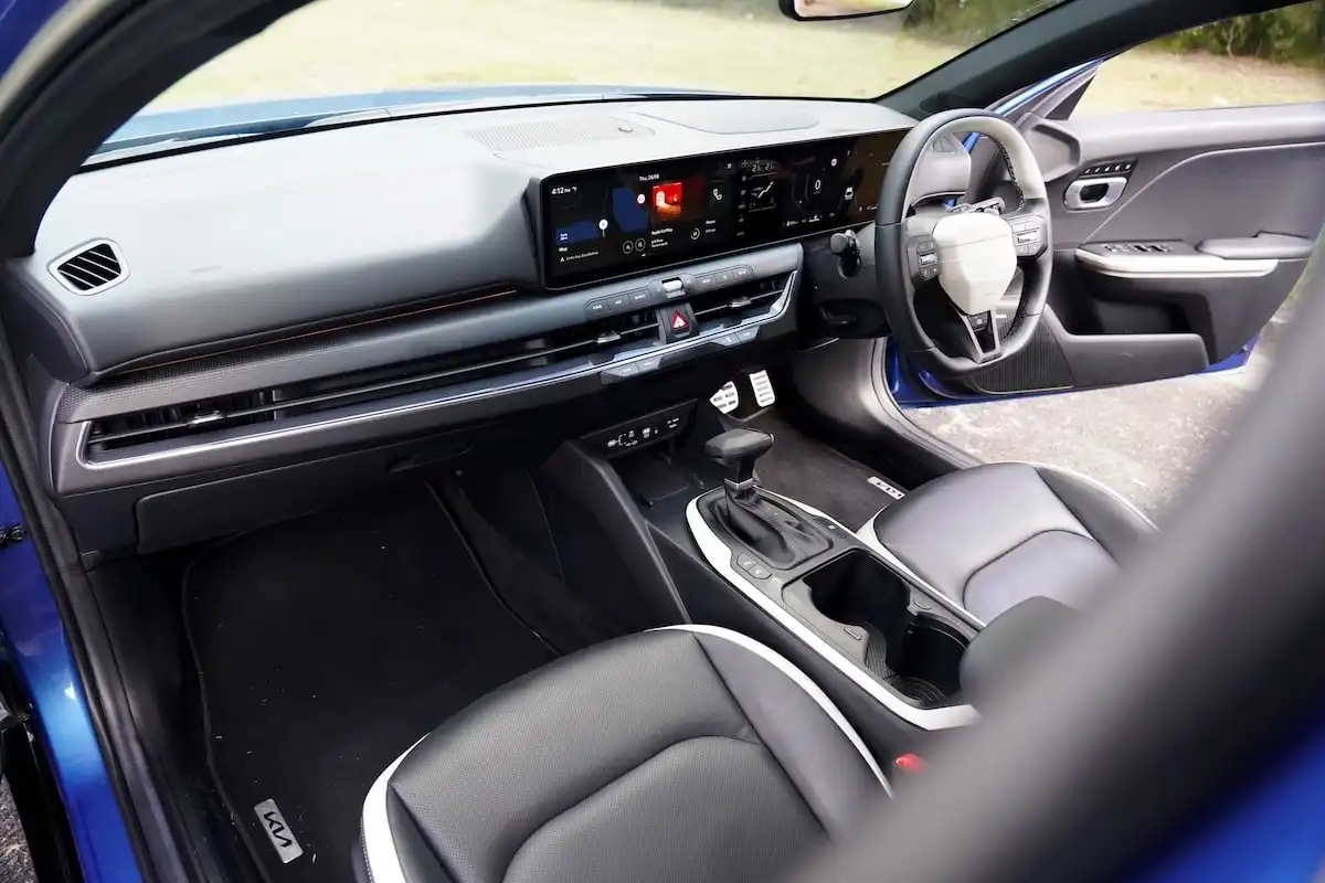 2025 kia k4 gt-line interior