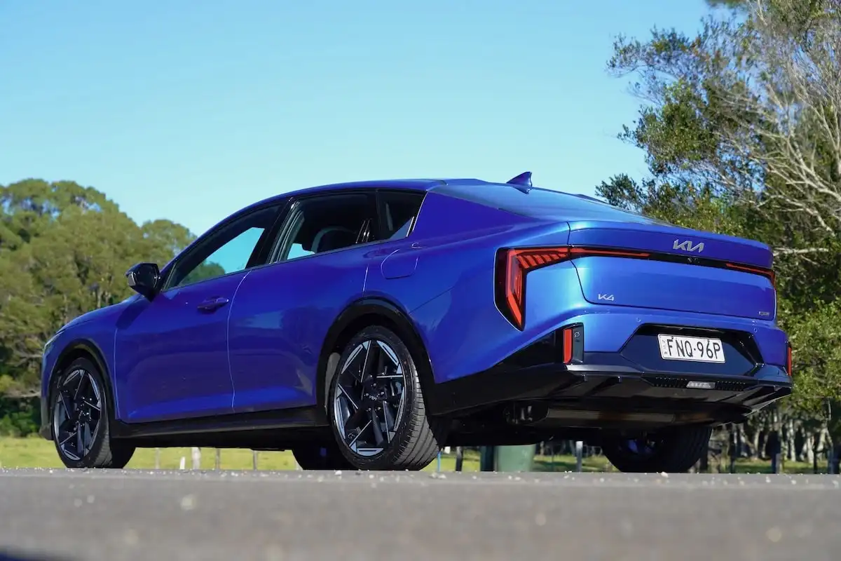2025 kia k4 gt-line rear