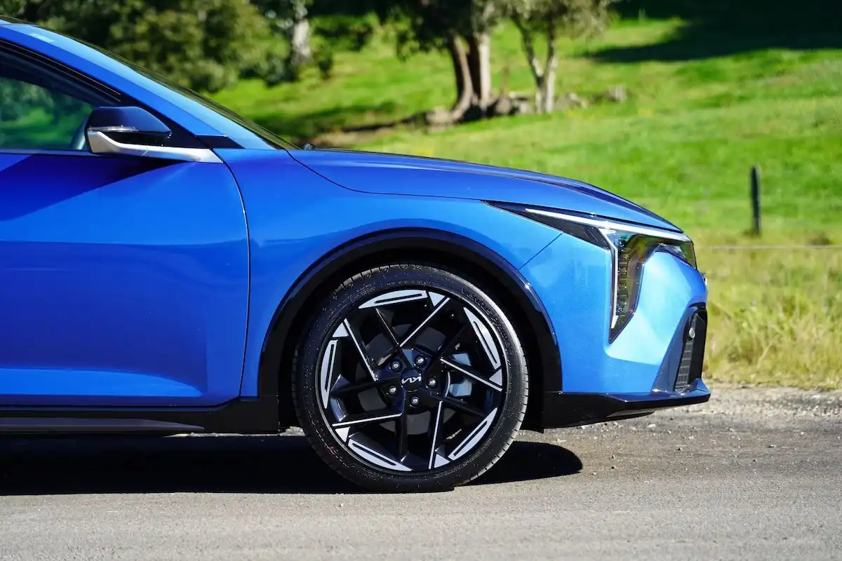 2025 kia k4 gt-line wheel