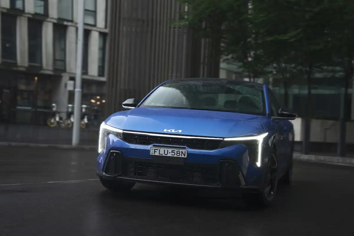 2025 kia k4 headlights