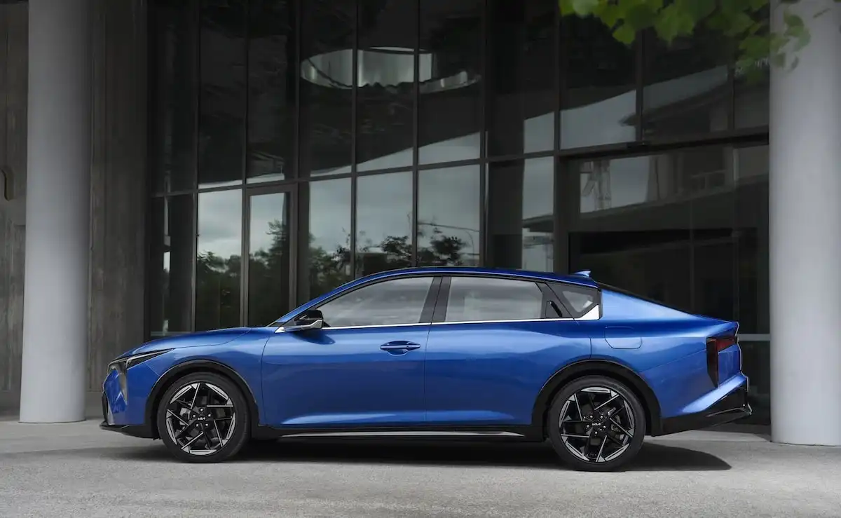 2025 kia k4 p-plater