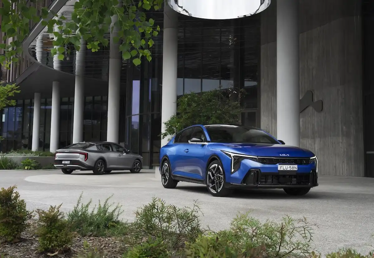2025 kia k4 variants