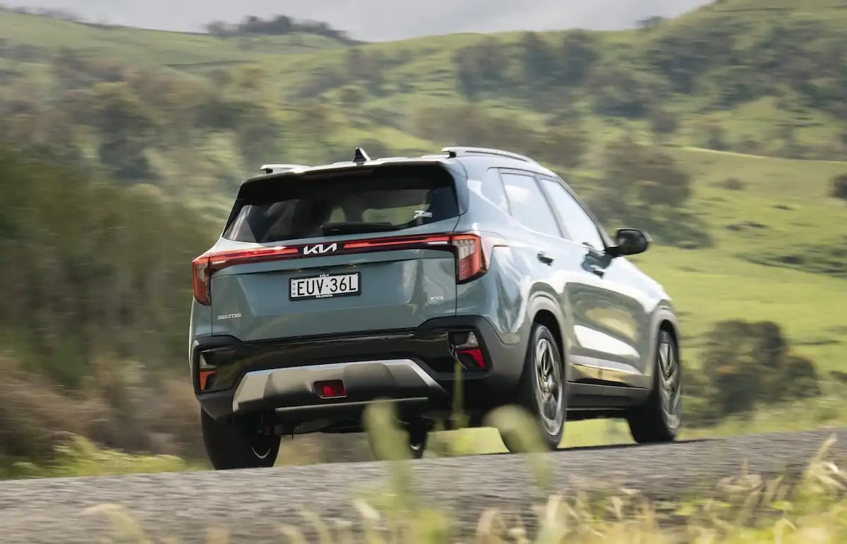 2025 kia seltos back