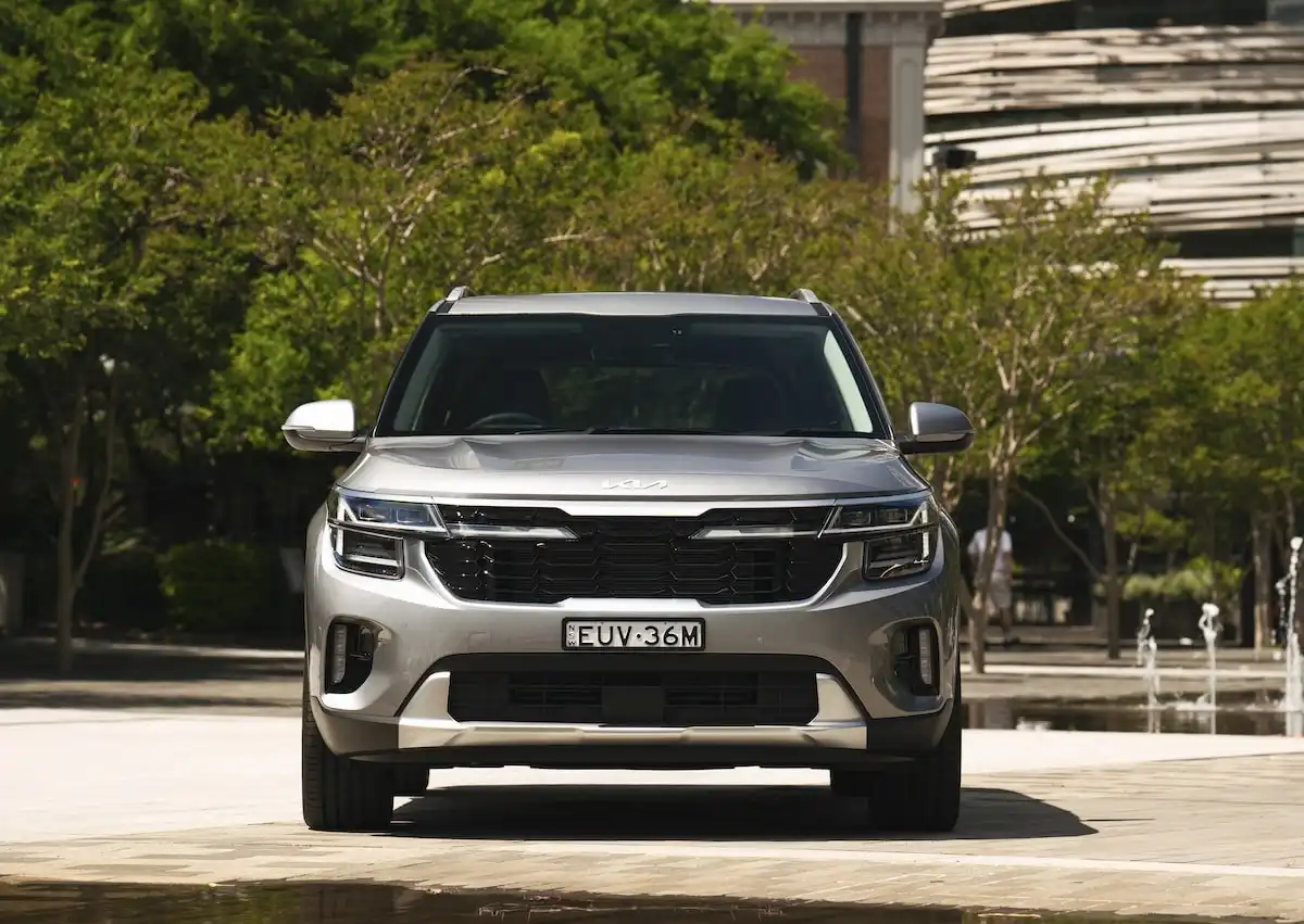 2025 kia seltos headlights