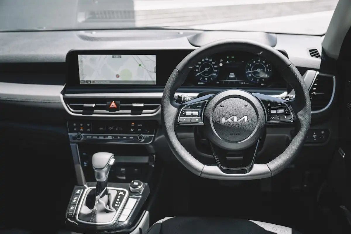 2025 kia seltos interior