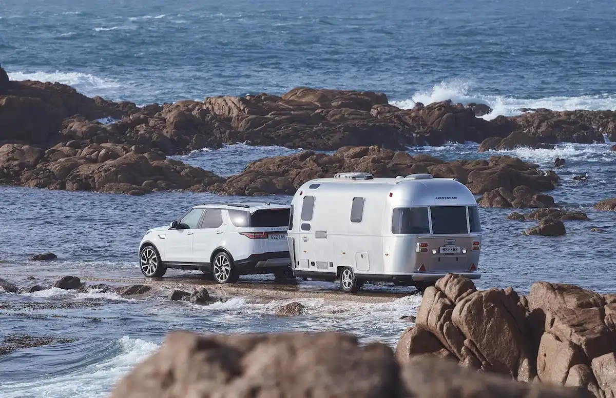 2025 land rover discovery towing